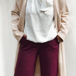 Elegantna bluza z pentljo