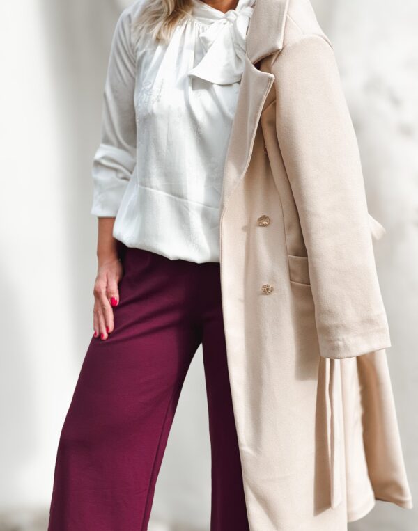 Elegantna bluza z pentljo