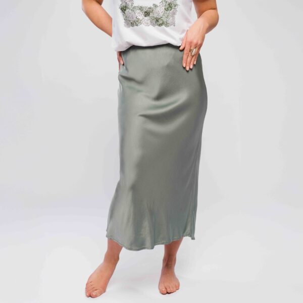 Elegantno satenasto midi krilo