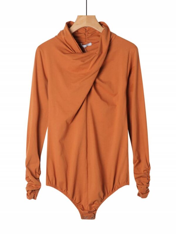 Eleganten body z nagubanim ovratnikom